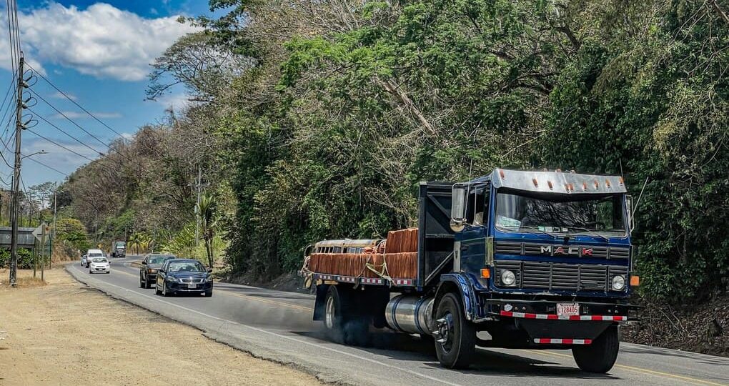 ¿Carga marítima o terrestre? Encuentra la opción perfecta para tus envíos en Venezuela
